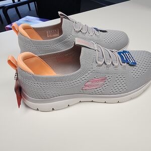 Skechers Gray and Peach Knit Sneakers SZ 9 Wide FIT NWT